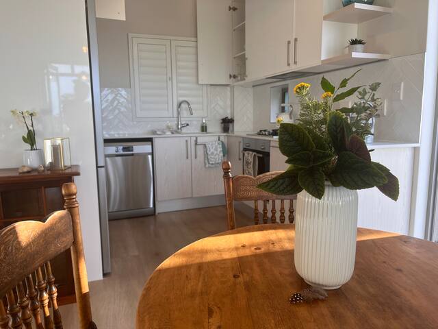 Seaside Retreat Under The Milkwoods gallery image 4