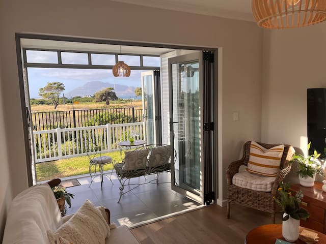 Seaside Retreat Under The Milkwoods