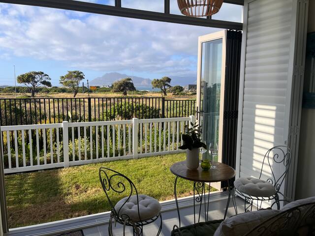 Seaside Retreat Under The Milkwoods gallery image 3