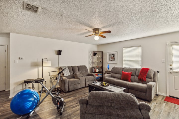 Simple And Sweet 3 Bed 2 Bath - Sunnyvale, TX