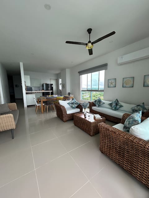 Popular Airbnb listing: Oceanfront apartment in Coveñas