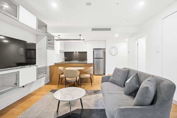 One-bedroom Apartment Near Theatres, Galleries - Brisbane