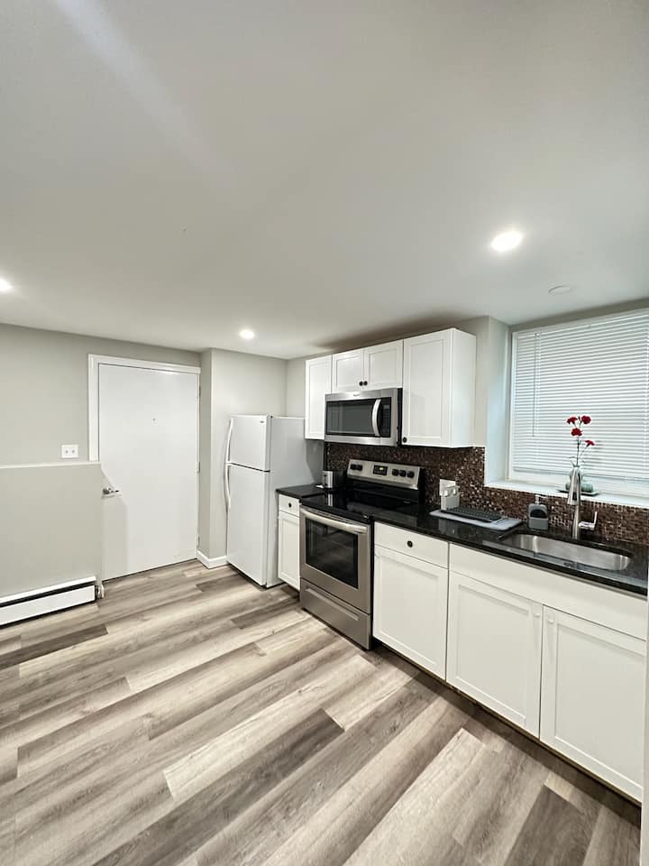 Hades' Hut - Charming Apartment - Rhode Island