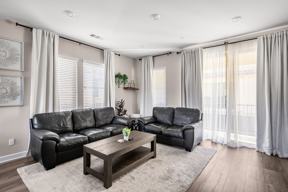 Successful Airbnb property: Spacious | Family-Friendly | Near Beaches in Rancho Penasquitos