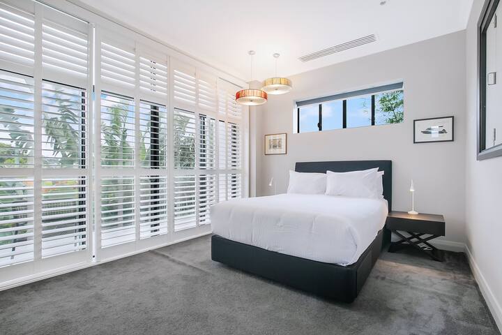 The Stuart: Tri-Level Luxury with Poolside Dining gallery image 3