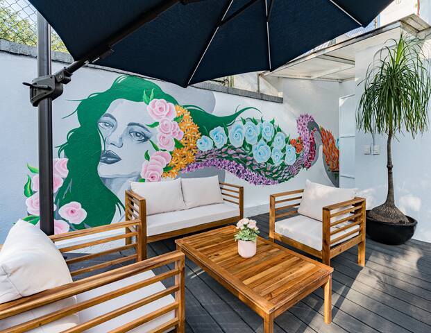 Iconic Condesa Retreat w/ Rooftop, Best for Groups gallery image 5