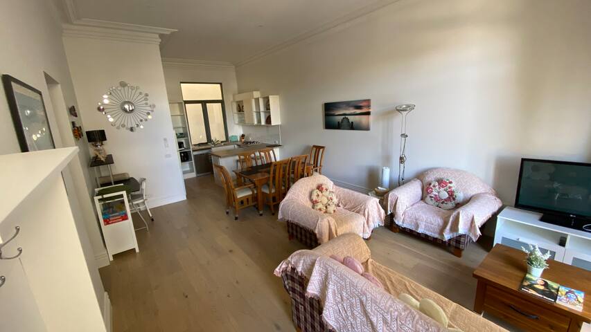 2 bed apartment for up to 6 gallery image 3