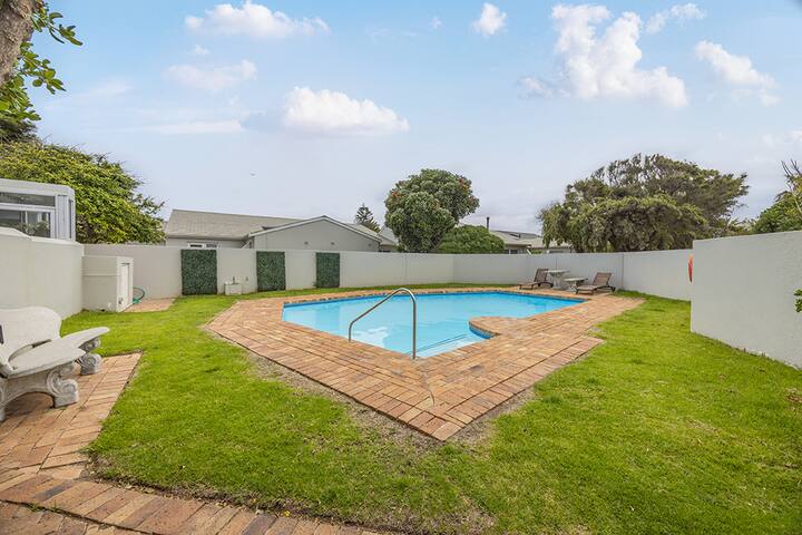 The Island Beach House gallery image 3