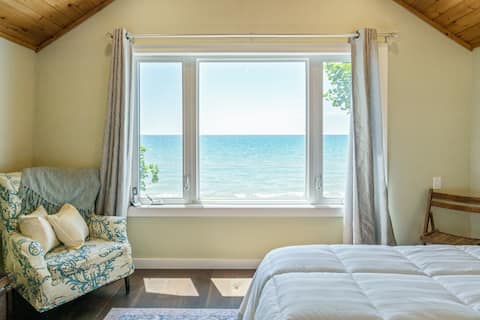 L'yle Ila Lakefront Retreat
