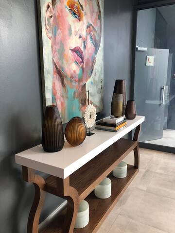 BGS Luxury Two Bedroom with ocean & mountain views gallery image 2