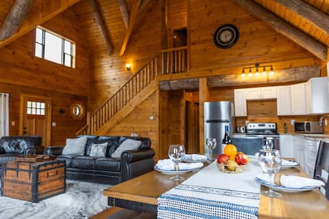Top performing Airbnb: Stunning Log Cabin in Oneonta Set On 30 Acres in Oneonta