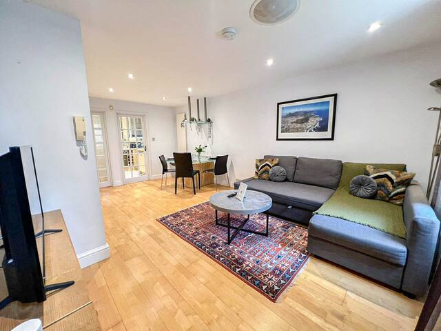 Homely 4BDR House w. Free Parking in Little Venice