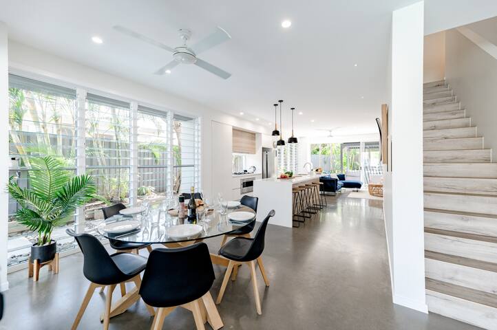 Sunrise SEA-esta, Walk to beach & local cafe gallery image 5