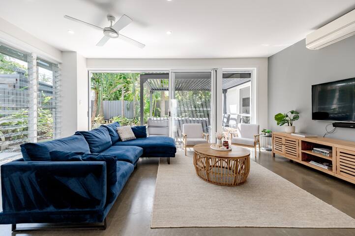 Sunrise SEA-esta, Walk to beach & local cafe gallery image 2