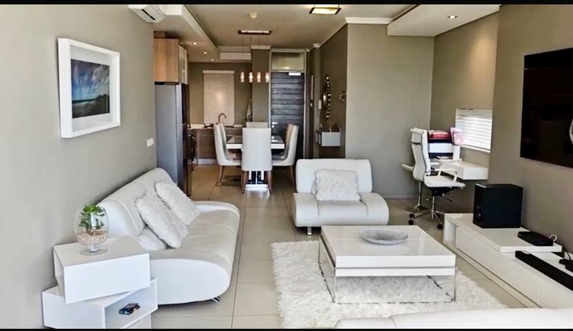 BGS Luxury -Two Bed-Spectacular Views gallery image 5