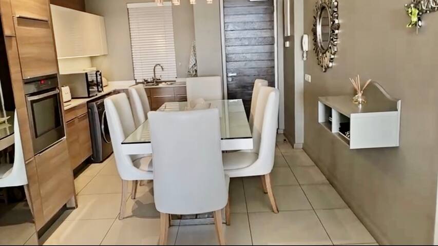 BGS Luxury -Two Bed-Spectacular Views gallery image 3