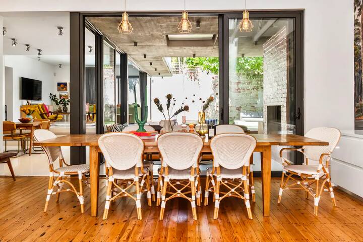 Designer Home in Fresnaye gallery image 3