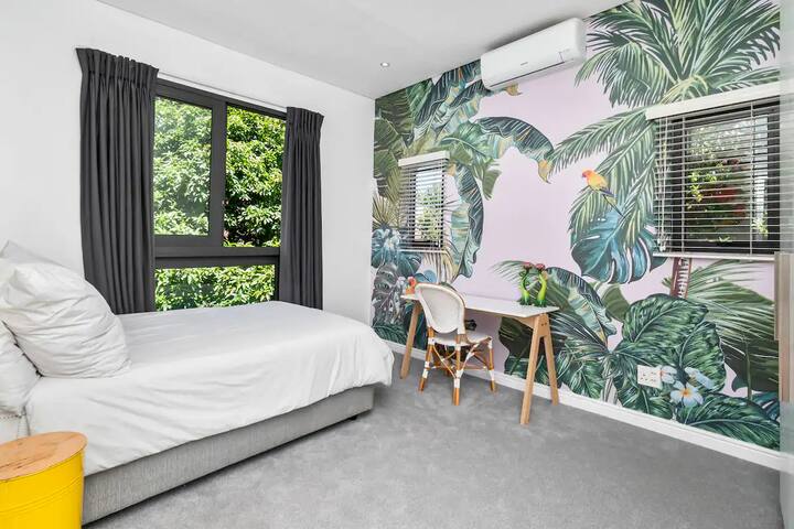 Designer Home in Fresnaye gallery image 5