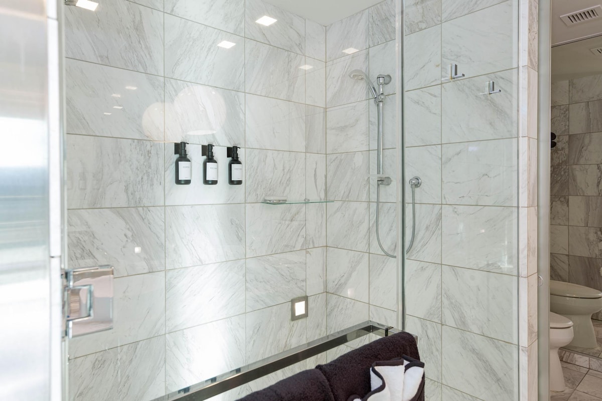 Luxury Suite
