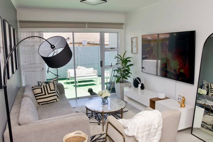 Blouberg Beach Bliss Pool-View. gallery image 2