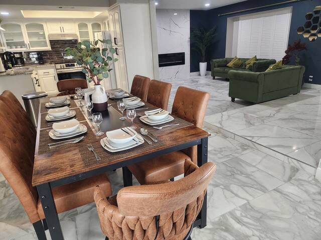 Cozzy House w Massage Chairs & Golf | 10mins Strip