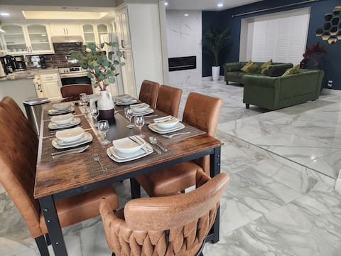 Cozzy House w Massage Chairs & Golf | 10mins Strip