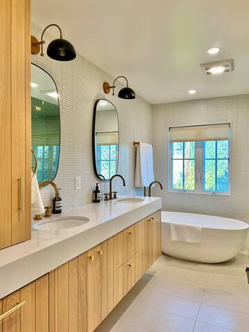 Designer West LA Mid-Century Home 4Bed/3Bath gallery image 3