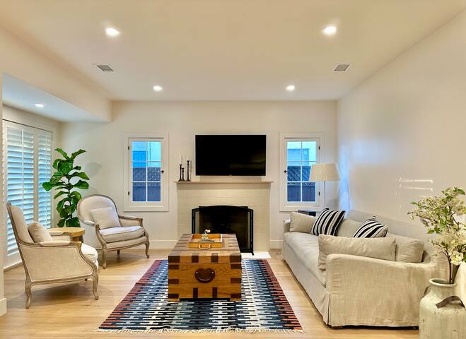 Designer West LA Mid-Century Home 4Bed/3Bath gallery image 2