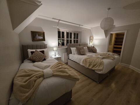 Relaxing Coastal Getaway—Perfect for Large Groups