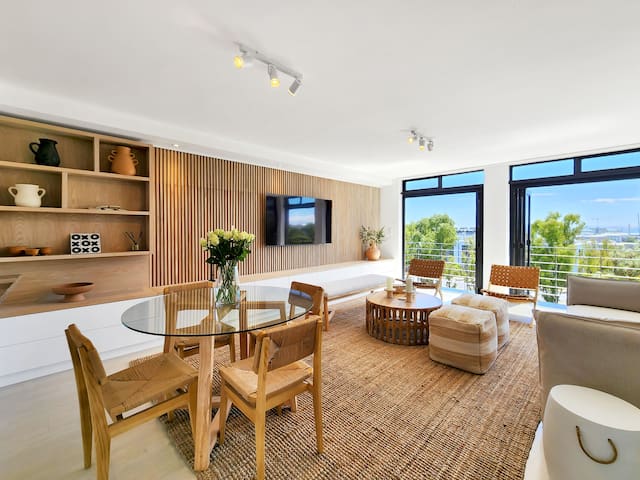 Sophisticated 2 Bdr in Green Point