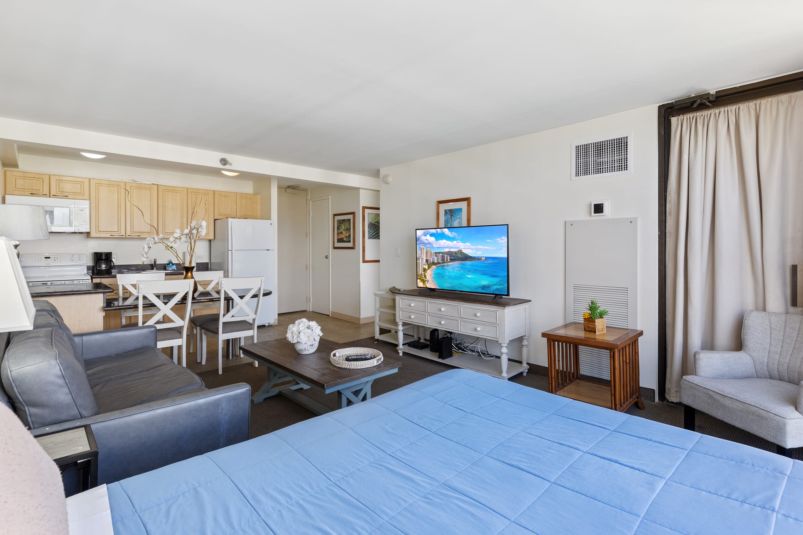 Condo in Honolulu · ★4.64 · 1 bedroom · 3 beds · 1 private bath - Image 11