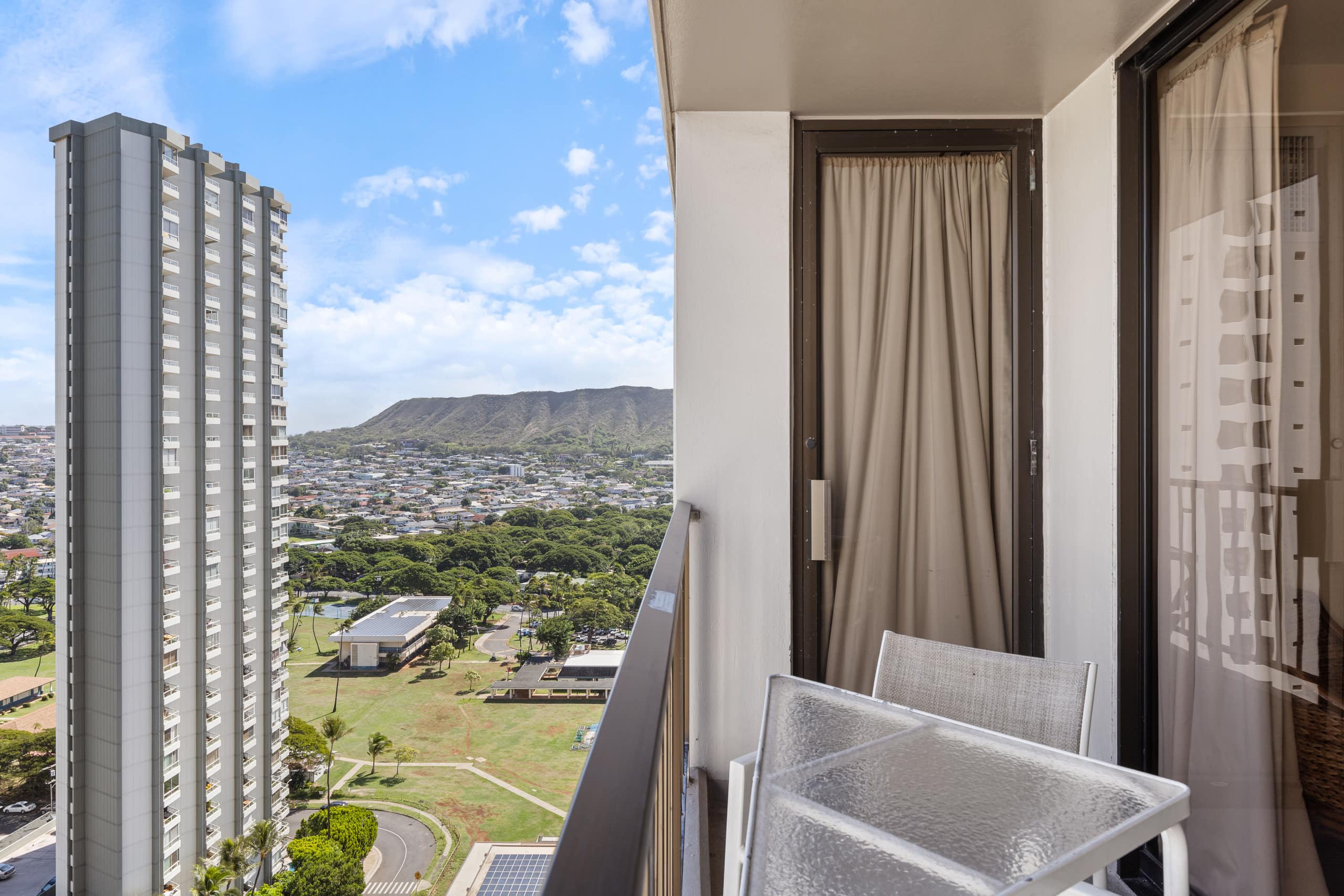 Condo in Honolulu · ★4.64 · 1 bedroom · 3 beds · 1 private bath - Image 15