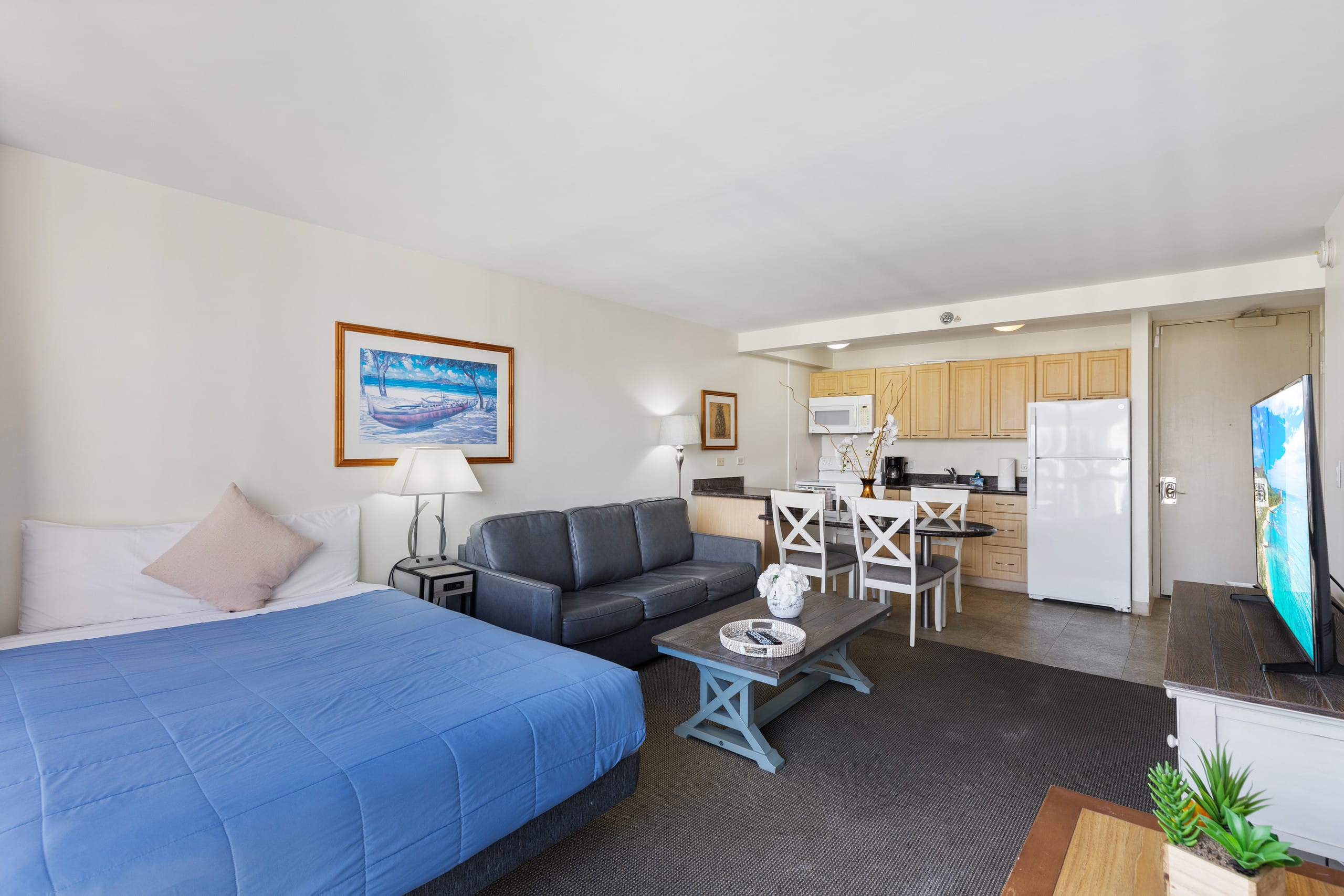 Condo in Honolulu · ★4.64 · 1 bedroom · 3 beds · 1 private bath - Image 10