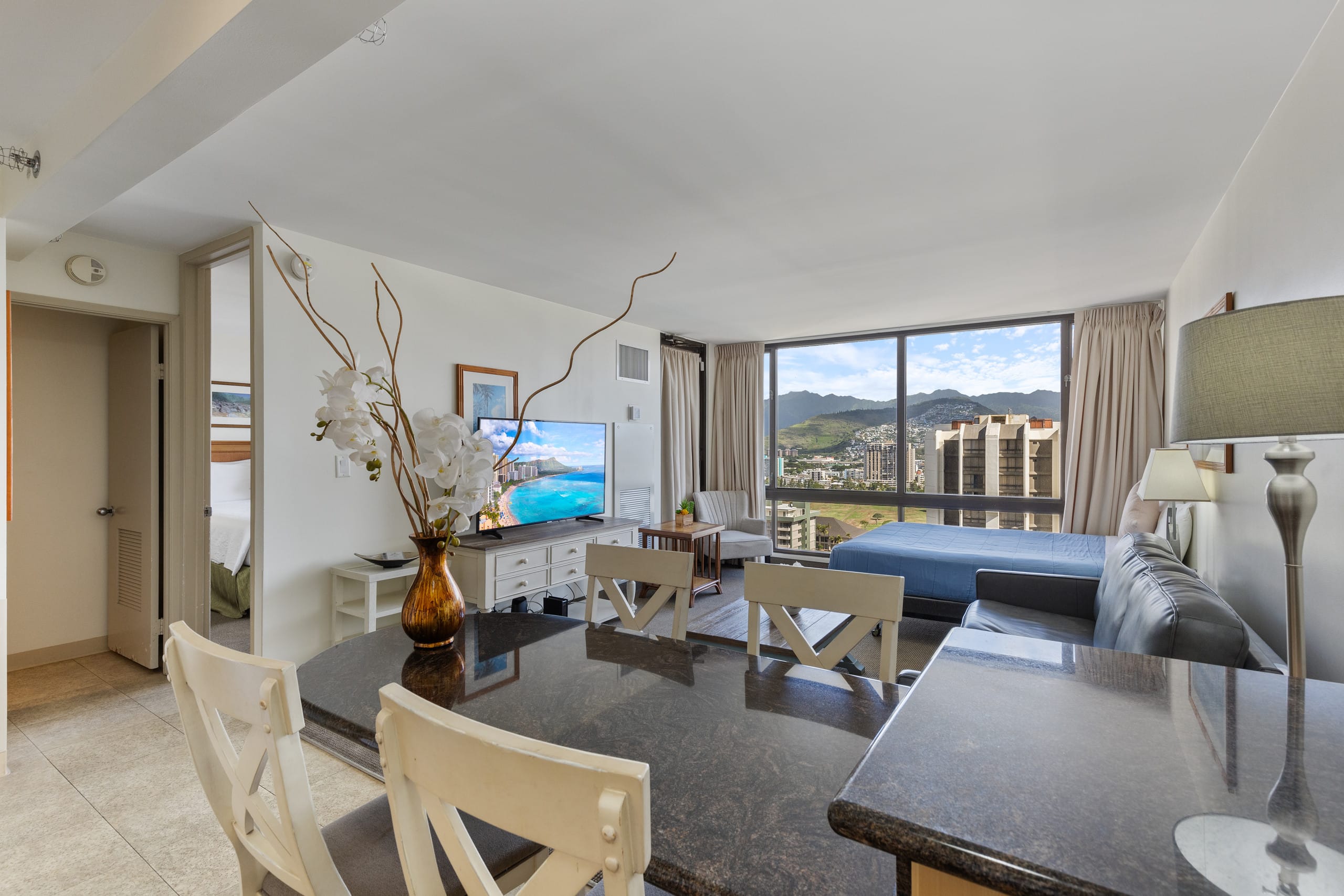 Condo in Honolulu · ★4.64 · 1 bedroom · 3 beds · 1 private bath - Image 5