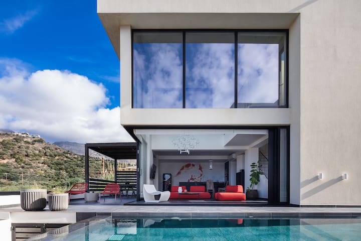 Luxury Villa w BBQ, Pool & Steps to the Beach