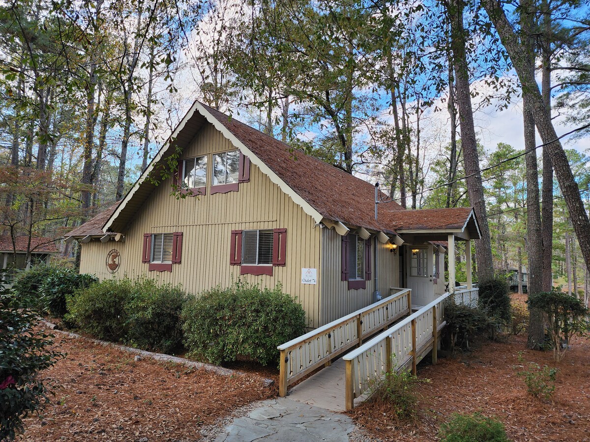 Cabin in Harris County · ★4.9 · 4 bedrooms · 6 beds · 3 baths