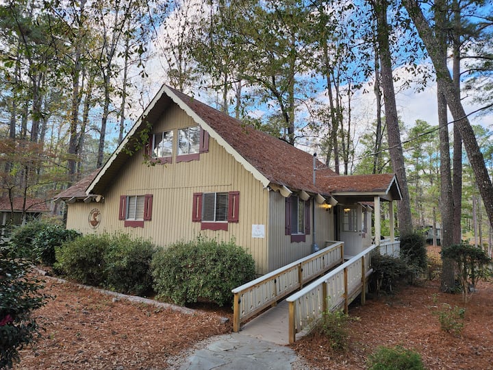 Cabin in Harris County · ★4.9 · 4 bedrooms · 6 beds · 3 baths