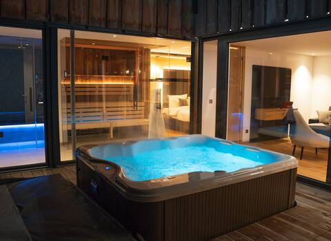 Spa Chalet mit Whirlpool