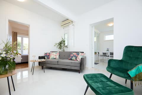 Popular Airbnb listing: Apartment Summer Chill 1 in Trsteno