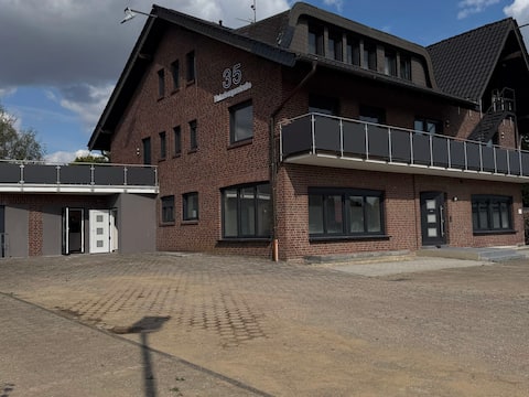 T&K Apartments -7 rooms- Wegberg- 1st floor Apt. 3