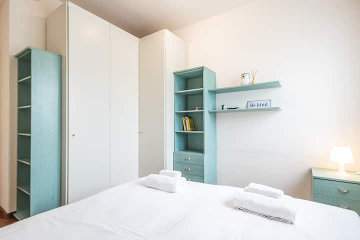 Tretia spálňa s manželskou posteľou, jednoduchá a vybavená policami a šatníkmi.

Manželskú posteľ je možné podľa potreby rozdeliť na 2 jednolôžka. 
(oznámené vopred v čase rezervácie)