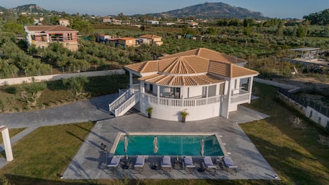 Villa Dianthus with Private Pool