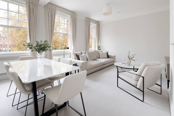 Spectacular Knightsbridge single level flat gallery image 2