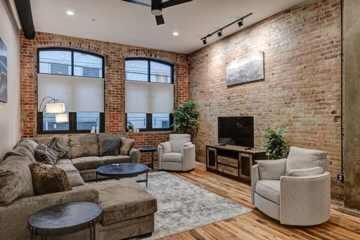 Cozy Downtown Asheville Condo | Walk everywhere