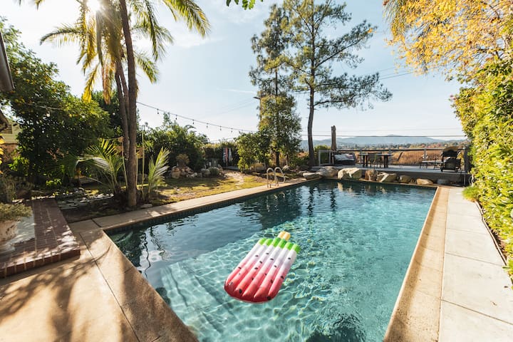 Scenic Villa W/Pool, Hot tub&Amazing Views of NASA