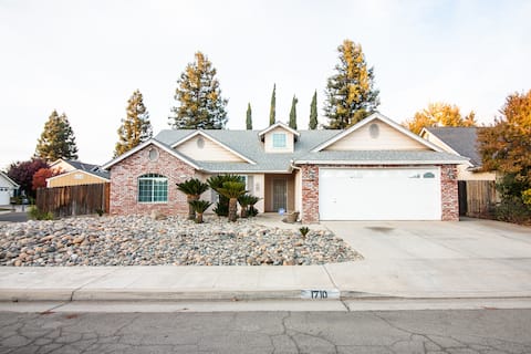 Popular Airbnb listing: Fresno Comfort Home (POOL) in Fresno