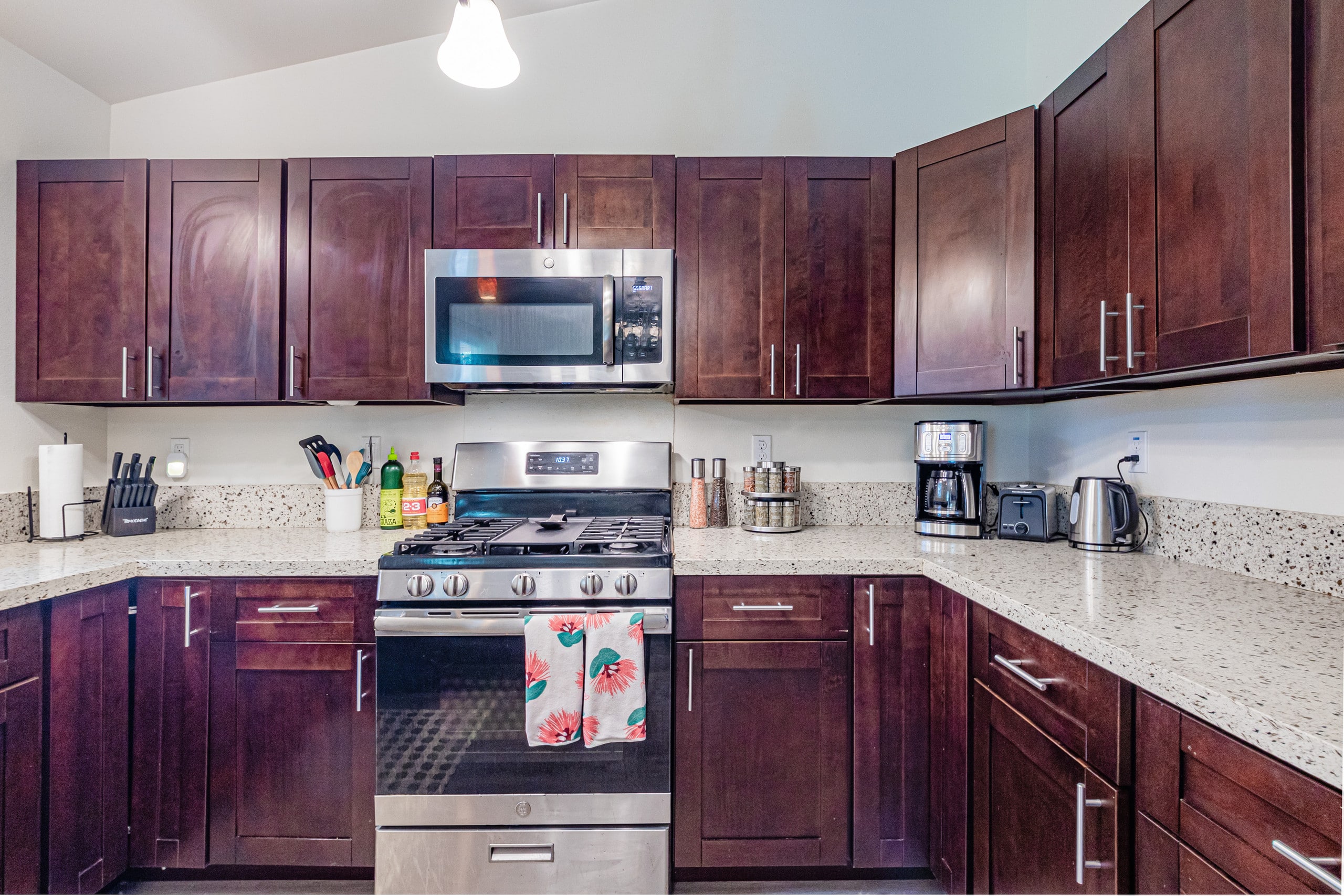 Home in Keaau · ★4.99 · 4 bedrooms · 6 beds · 2 private baths - Image 10