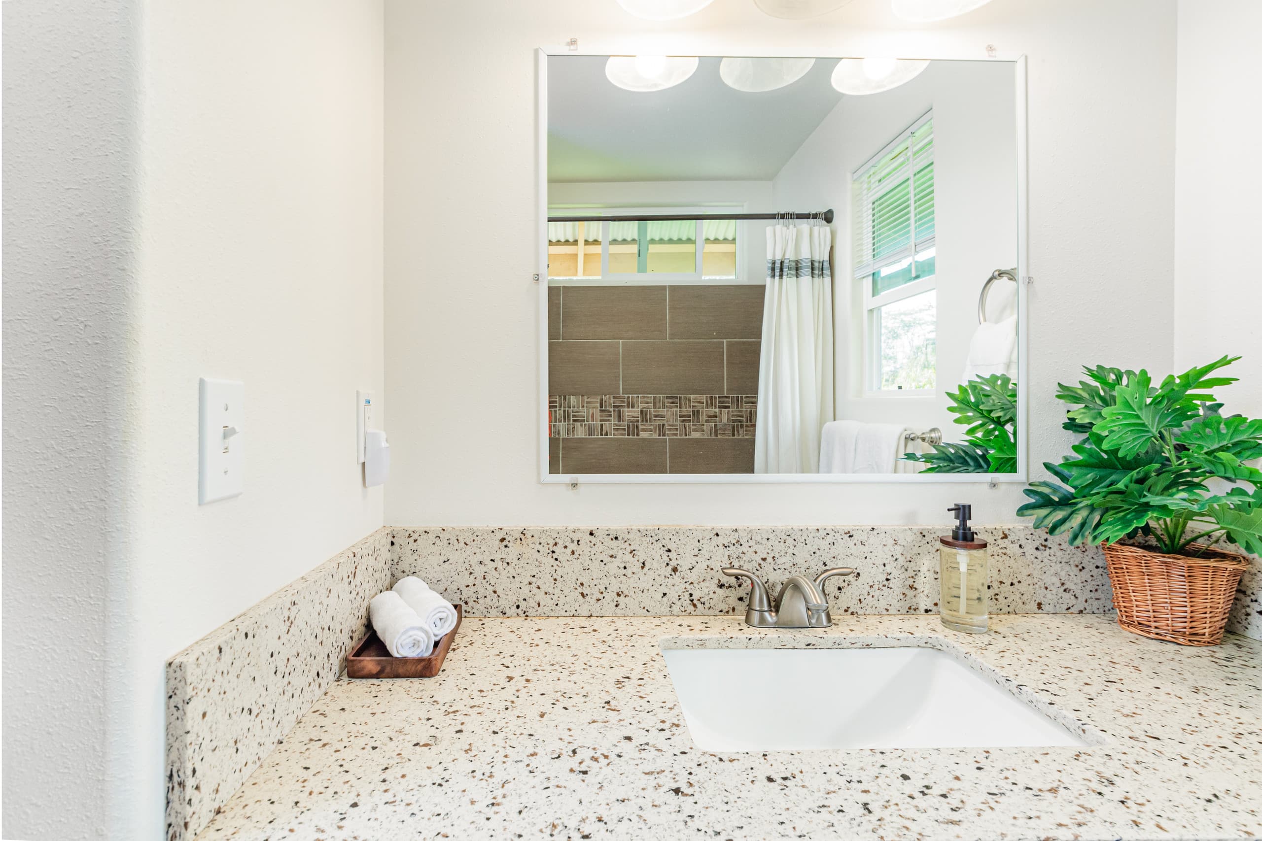 Home in Keaau · ★4.99 · 4 bedrooms · 6 beds · 2 private baths - Image 29
