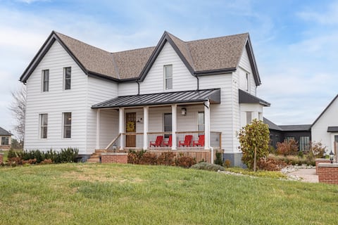 Pelham Orchard Farmhouse - Country Retreat