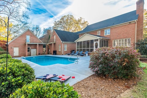 Private Pool; HotTub; Game Room; Gym
